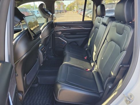 Used 2023 Jeep Grand Cherokee Overland w/ Adv Protech Group III image 17