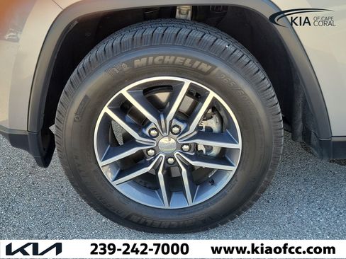 Used 2017 Jeep Grand Cherokee Limited RWD image 5