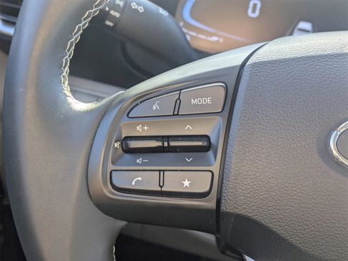 Certified 2024 Hyundai Venue SEL image 32