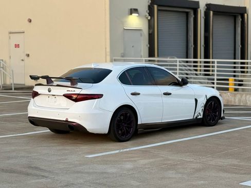 Used 2017 Alfa Romeo Giulia RWD image 8