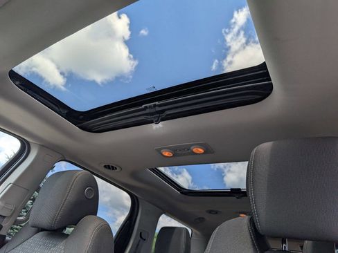 Used 2015 GMC Acadia SLE image 16