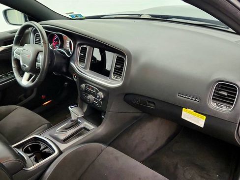 Used 2017 Dodge Charger R/T Scat Pack w/ Beats Audio Group RWD image 28