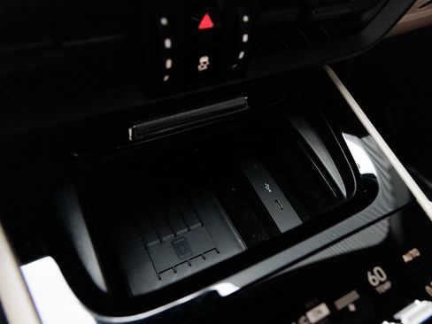 Certified 2025 Porsche Cayenne E-Hybrid Coupe AWD/4WD image 23