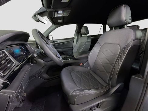 Used 2024 Volkswagen Atlas Cross Sport SE image 13