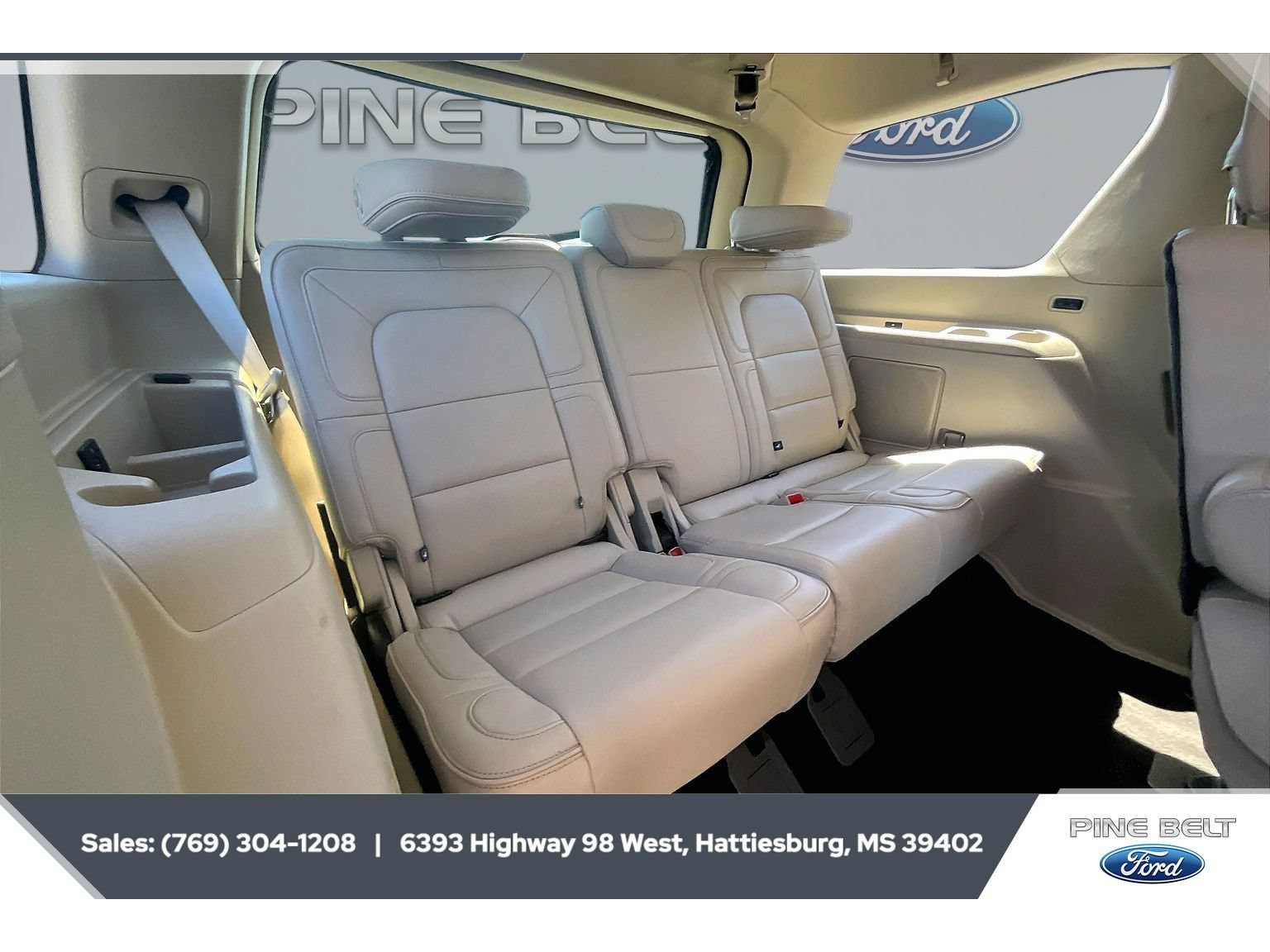 Used 2018 Lincoln Navigator Select w/ Technology Package RWD image 21