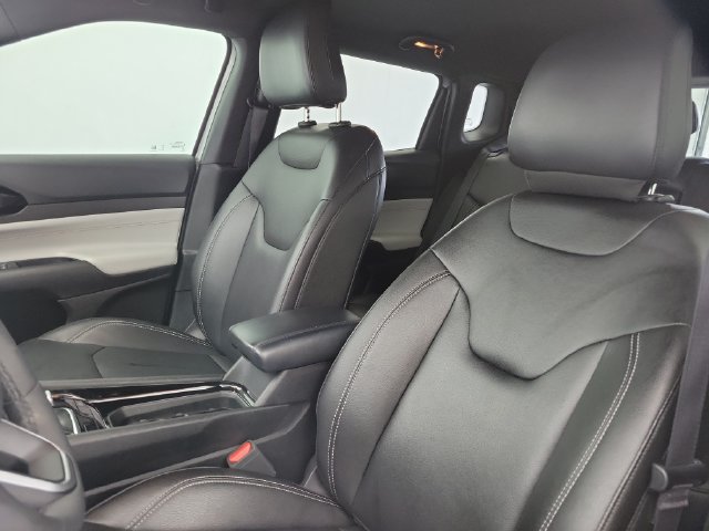 Used 2025 Jeep Compass Limited AWD/4WD image 17