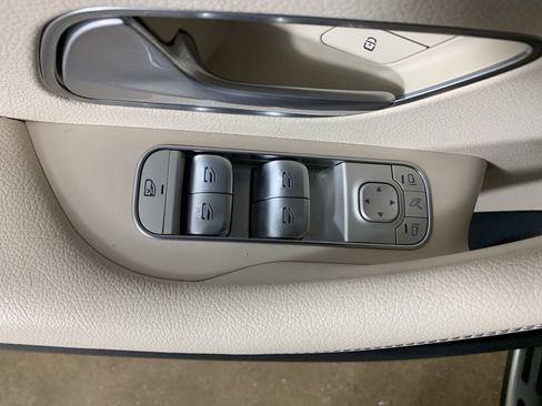 Used 2020 Mercedes-Benz GLE 350 4MATIC w/ Premium Package image 8
