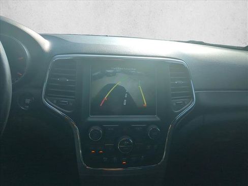 Used 2018 Jeep Grand Cherokee Laredo AWD/4WD image 14
