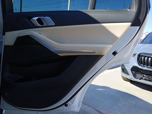 Used 2021 BMW X5 sDrive40i image 11