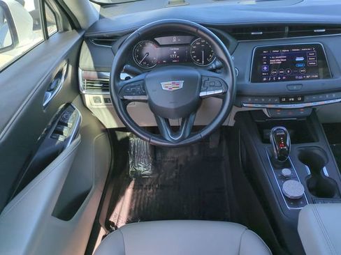 Used 2021 Cadillac XT4 Luxury w/ Driver Awareness Package image 18