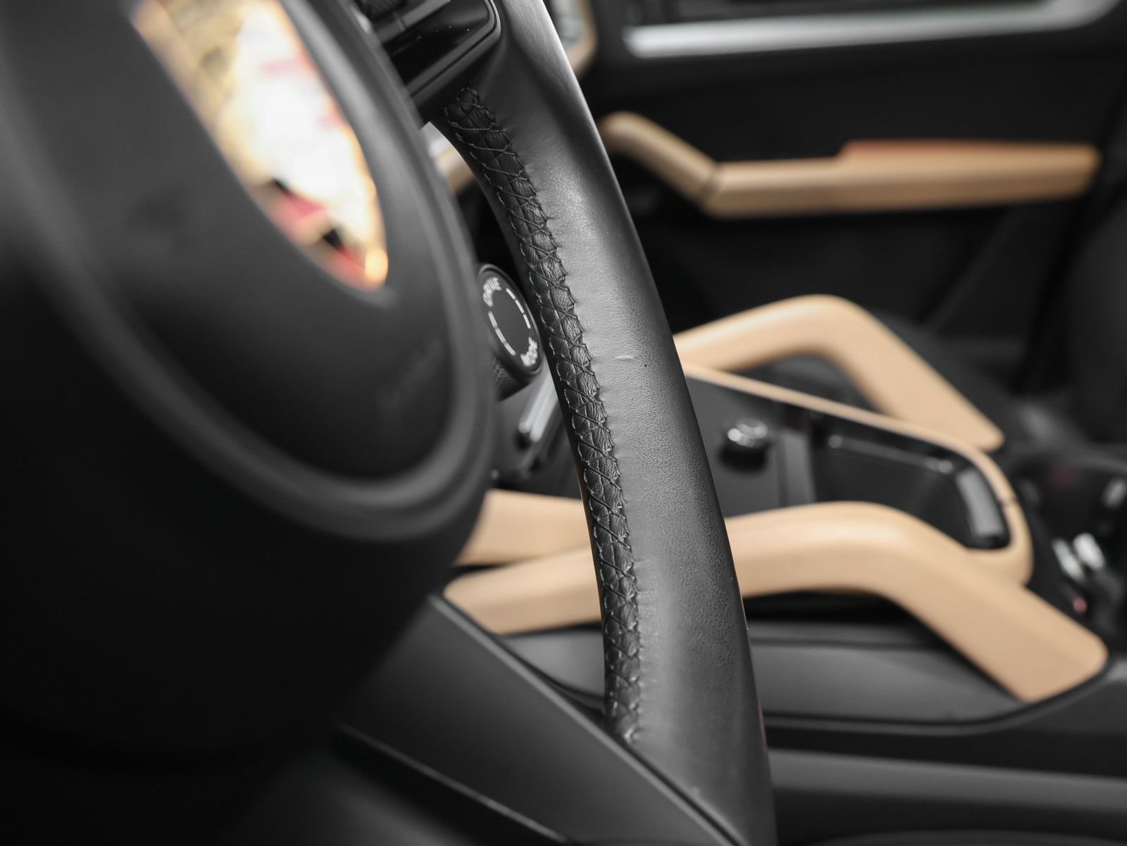 Certified 2024 Porsche Cayenne AWD/4WD image 30