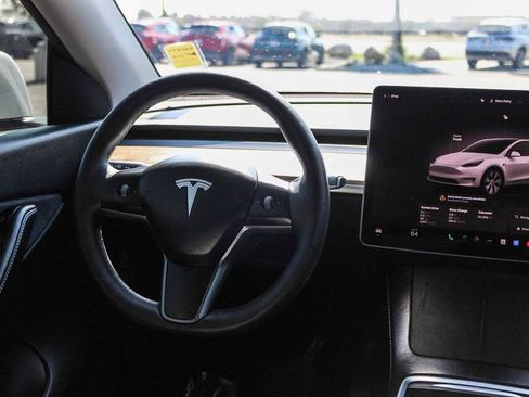 Used 2022 Tesla Model Y Long Range image 15