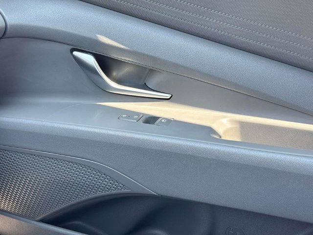 Certified 2024 Hyundai Elantra SE FWD image 28