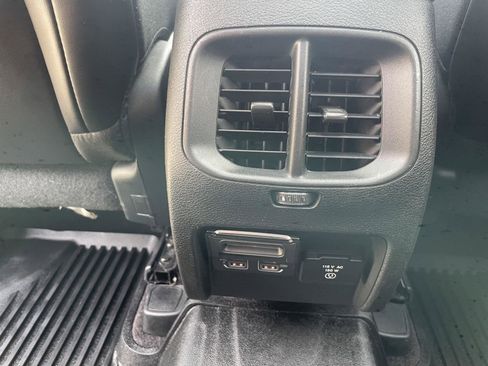 Used 2019 Jeep Cherokee Limited AWD/4WD image 22