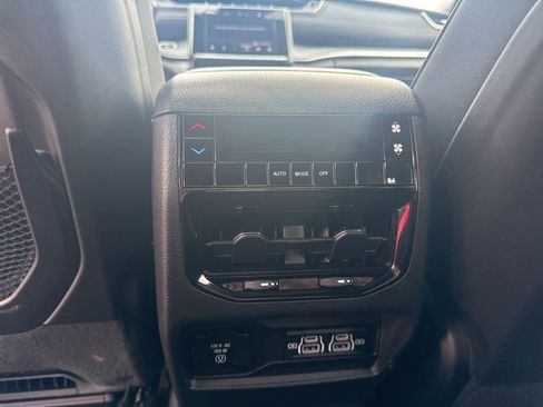 Used 2024 Jeep Grand Cherokee L Altitude image 24