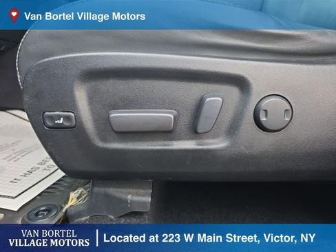 Used 2018 Toyota Highlander SE image 12