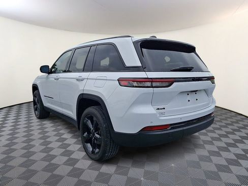 Used 2023 Jeep Grand Cherokee Altitude AWD/4WD image 7