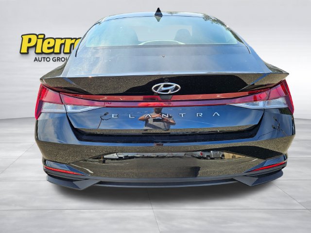 Used 2022 Hyundai Elantra SEL FWD image 3