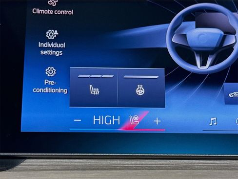 Used 2025 BMW 330i Sedan w/ Premium Package image 20