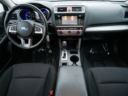 Used 2017 Subaru Outback 2.5i Premium image 10