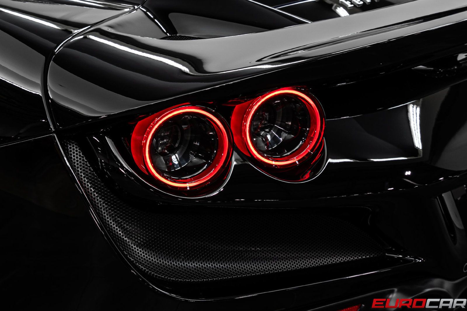 Used 2021 Ferrari F8 Tributo RWD image 22