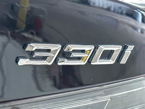 Used 2023 BMW 330i Sedan w/ Premium Package image 27