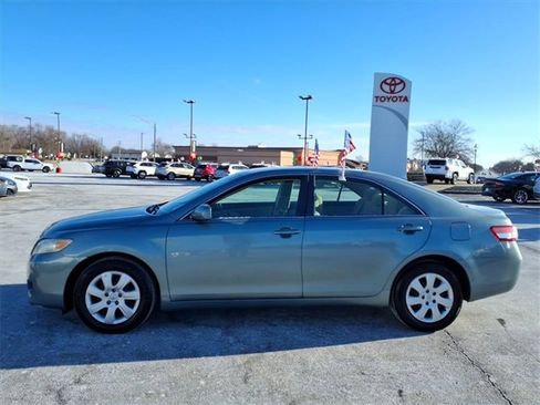 Used 2011 Toyota Camry LE image 6
