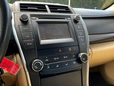Used 2015 Toyota Camry LE FWD image 32