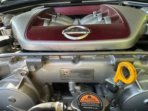 Used 2014 Nissan GT-R Black Edition image 32