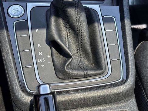 Used 2017 Volkswagen Golf SEL image 27