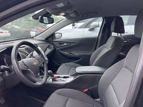Used 2017 Chevrolet Malibu LT w/ Driver Confidence Package image 5