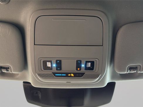 Used 2024 Ford Explorer XLT RWD image 22