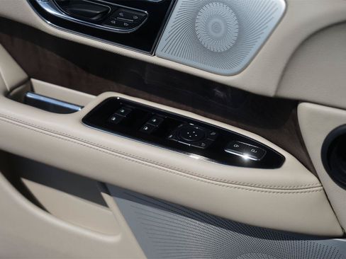Used 2020 Lincoln Navigator Reserve w/ Luxury Package AWD/4WD image 32