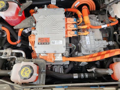 Used 2022 Chevrolet Bolt EUV LT w/ Convenience Package image 33