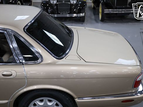 Used 2001 Jaguar XJ8 image 28