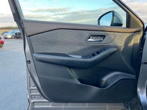 Used 2023 Nissan Rogue SV image 13