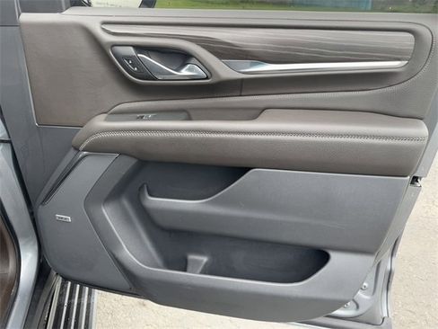 Used 2021 GMC Yukon XL Denali w/ Denali Premium Package image 13