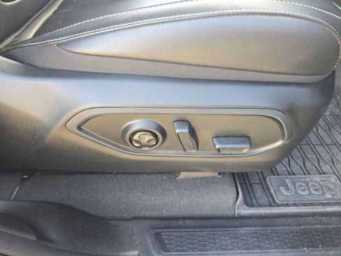 Used 2023 Jeep Grand Cherokee L Limited image 31