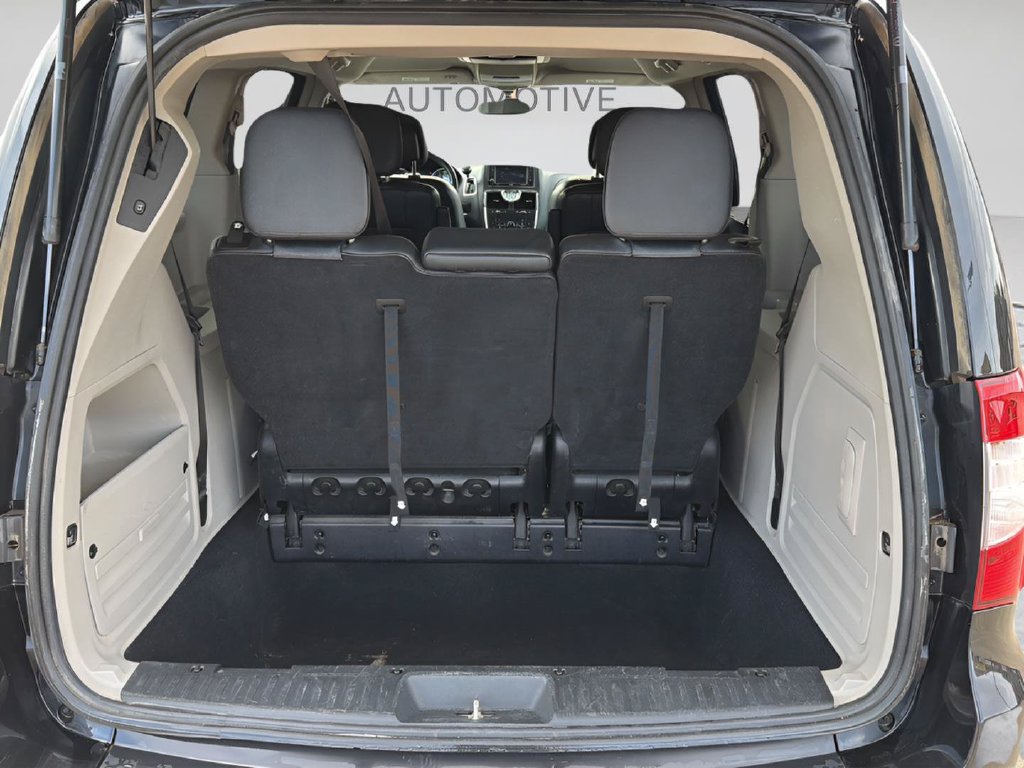 Used 2012 Chrysler Town & Country Touring-L w/ Entertainment Group #2 FWD image 19