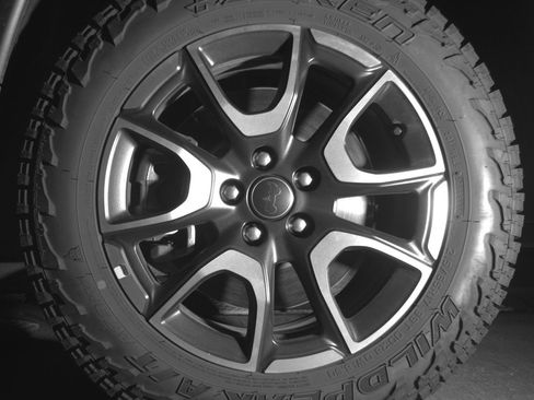 Used 2025 Jeep Compass Trailhawk AWD/4WD image 12