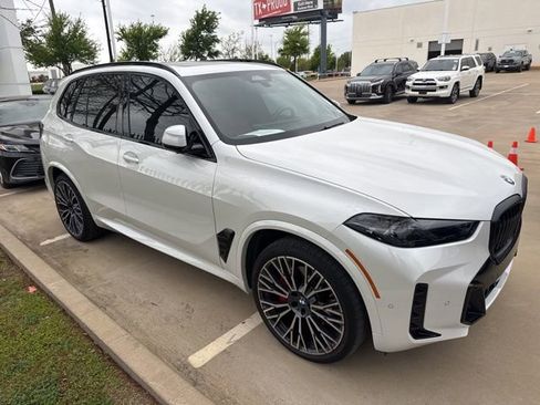 Used 2025 BMW X5 xDrive40i w/ Executive Package image 2