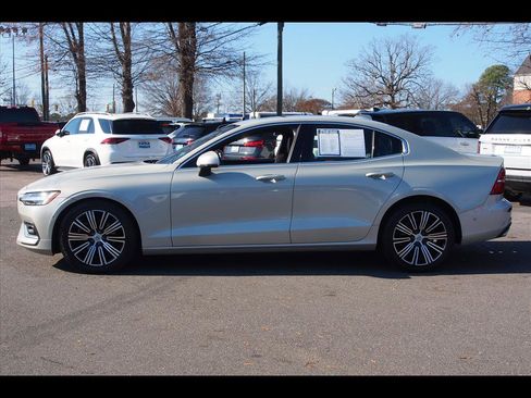 Used 2022 Volvo S60 B5 Inscription w/ Advanced Package image 2