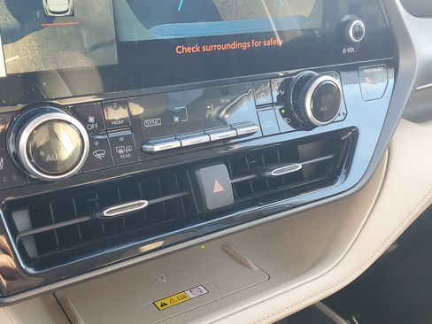 Used 2023 Toyota Highlander Limited image 30