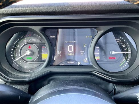 Used 2024 Jeep Wrangler Unlimited image 21