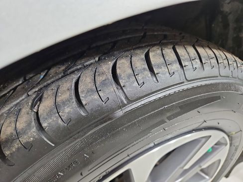 Used 2019 Toyota Prius XLE w/ Premium Convenience Package image 27