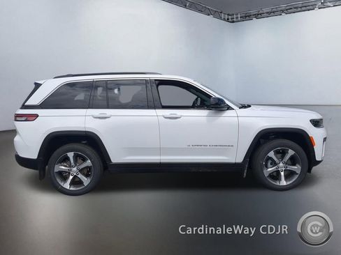 New 2026 Jeep Grand Cherokee Limited w/ Luxury Tech Group II AWD/4WD image 3