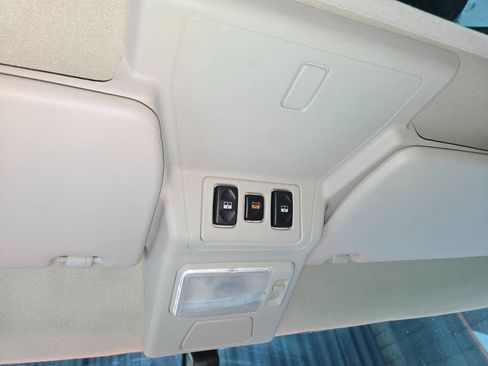 Used 2004 Land Rover Discovery S image 96