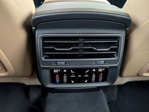 Used 2019 Audi Q8 Premium Plus w/ Premium Plus image 22