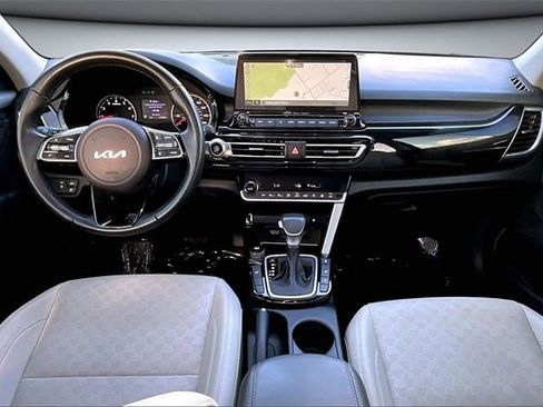 Used 2023 Kia Seltos EX image 7