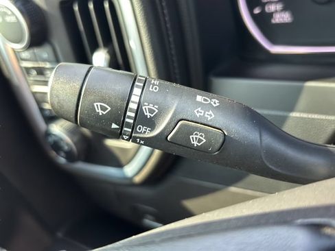 Used 2022 Chevrolet Silverado 1500 LT AWD/4WD image 19